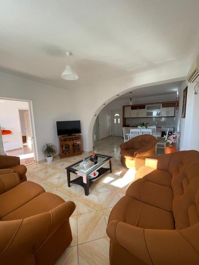 Villa Eden Breeze 2 Bedroom Apartment ซารานเดอ ภายนอก รูปภาพ